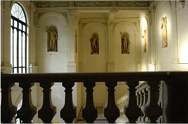 Palazzo Delfico, Scalone principale