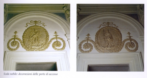 Scala nobile: decorazioni delle porte di accesso