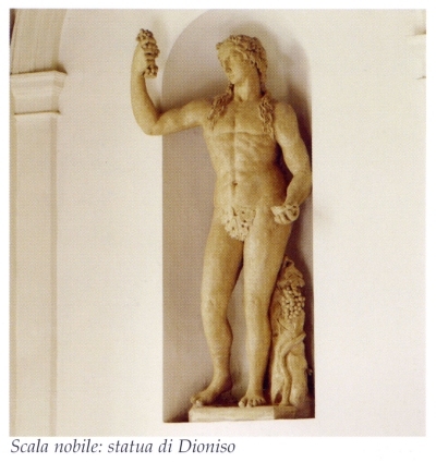 Scala nobile: statua di Dioniso