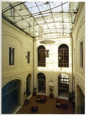 Corte interna trasformata in "Sala di lettura"