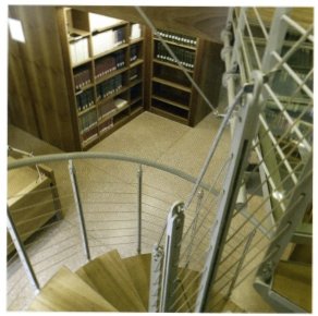 Sale di lettura dei "Fondi moderni". Scala di accesso al soppalco (particolare)
