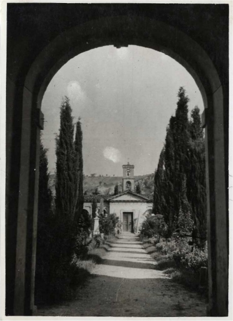 Ingresso del vecchio cimitero di Teramo, in una immagine del 1939