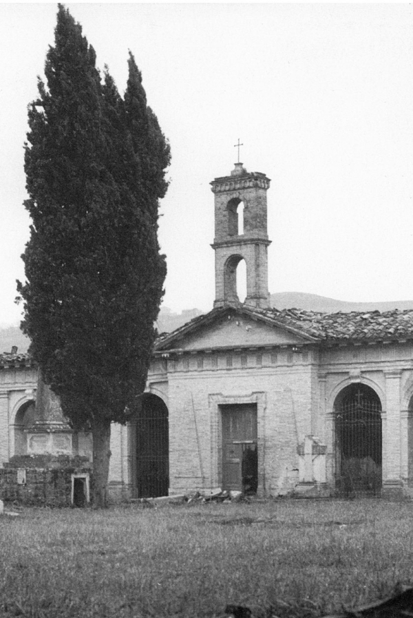 Chiesa vecchio cimitero di Teramo, in una immagine di seconda met anni 60 (sulla sinistra si scorge la cappella Delfico)