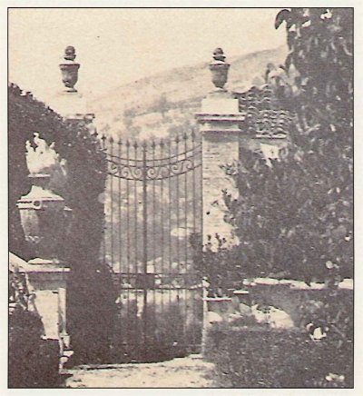 Giardino di Palazzo Rozzi, foto di Gianfrancesco Nardi, 1865 ca.