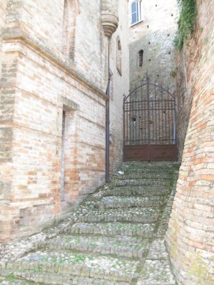 Il Castelletto Amorotti a Loreto Aprutino (via laterale)