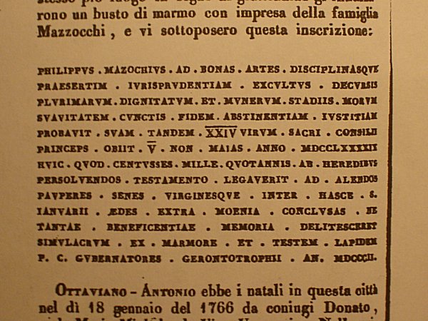 Iscrizione posta sotto al busto in marmo eretto in onore di Filippo Mazzocchi